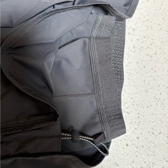 Lululemon sz 8 tie on the side shorts - Picture 2 of 7